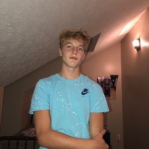 Meet your Posher, Levi